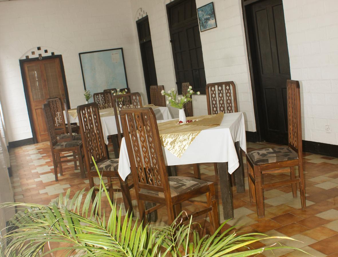 Ratnapura Rest House Hotel Bagian luar foto