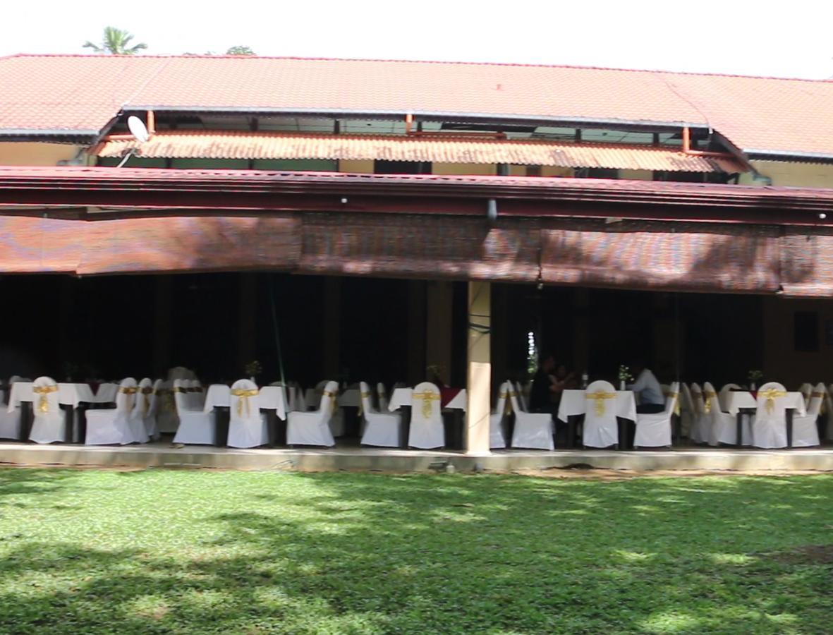 Ratnapura Rest House Hotel Bagian luar foto